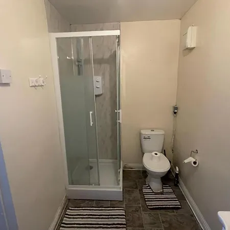 Apartman Studio-sleeps 2 Free Parking-garden-near Shops Bristol